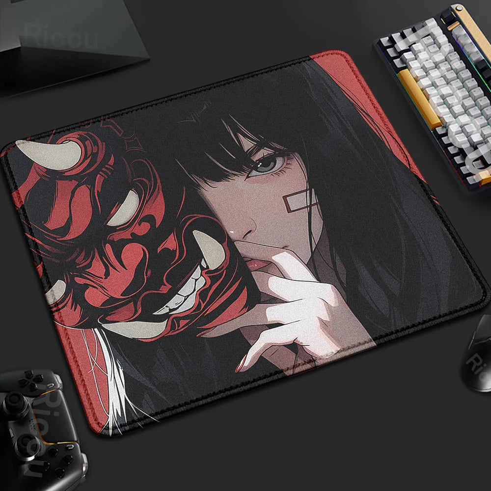 Crimson Mask Schreibtischunterlage